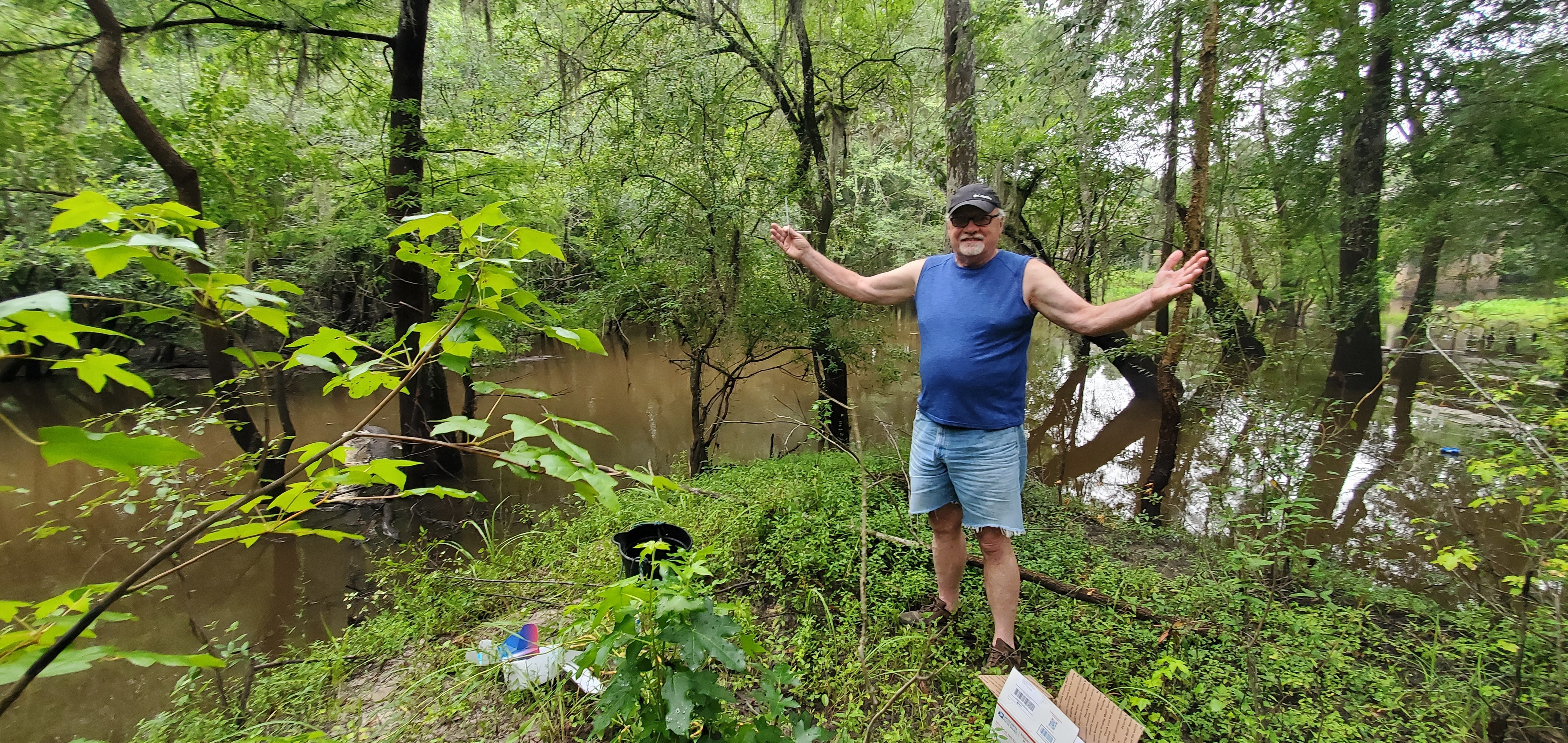 Dr. Tom Potter, WWALS Science Committee Chair, testing for PFOAS at US 41 on the Withlacoochee River, Lowndes County, GA, 2022-06-30, 09:58:16, 30.8932587, -83.3185618