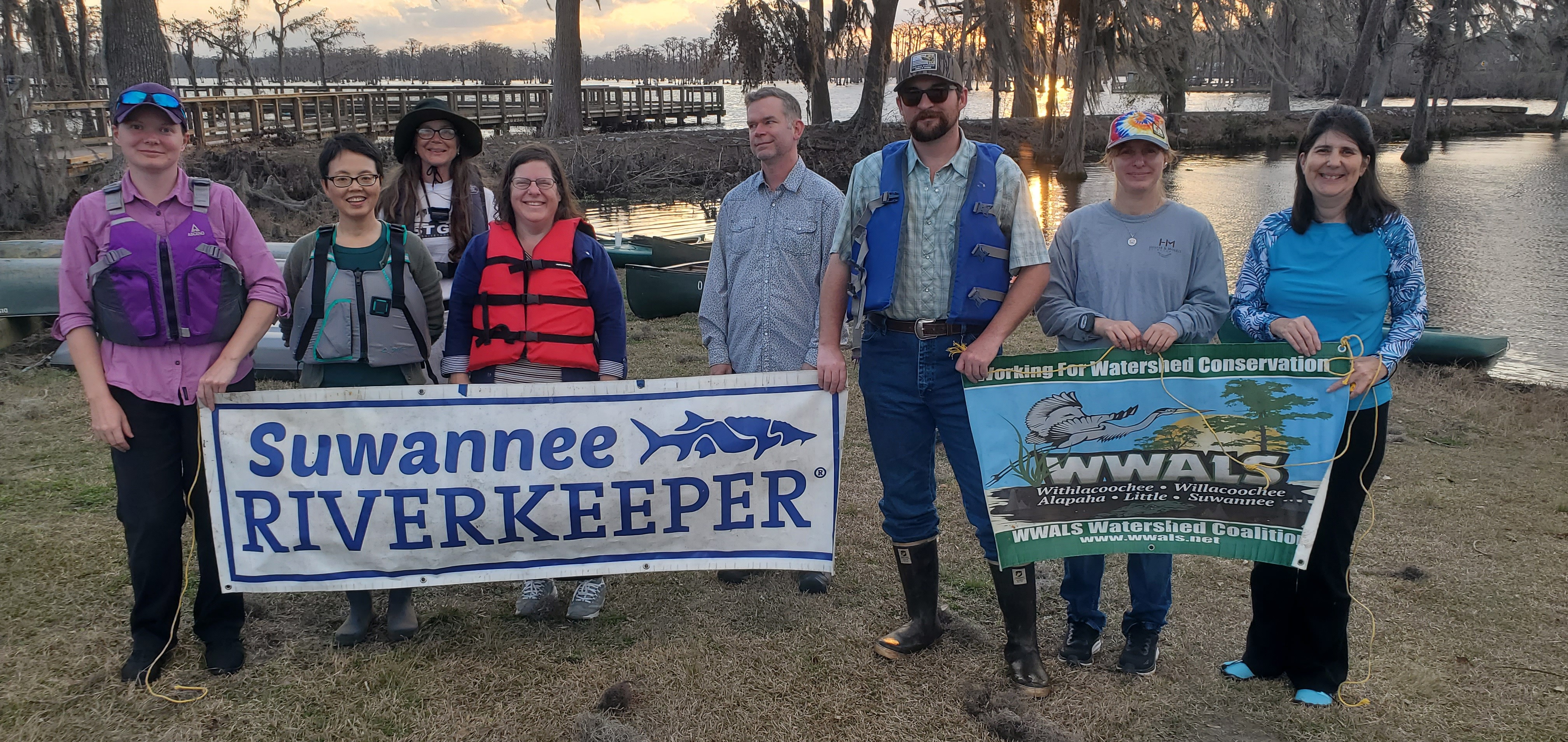 Banners at Banks Lake Boat Ramp, 17:52:38, 31.0349844, -83.0969579