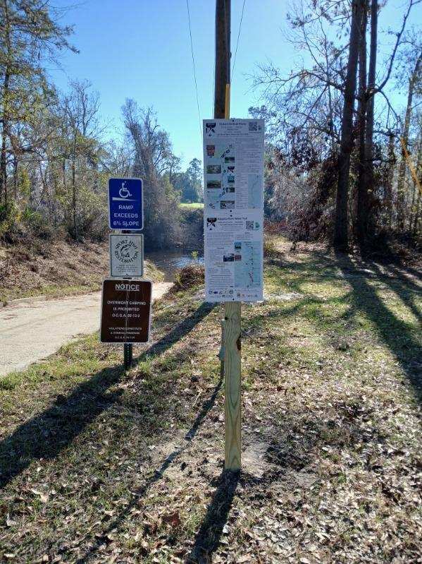 [At-water signs at Statenville Boat Ramp]