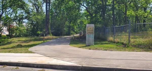 [Azalea City Trail, 11:30:42, 30.8427480, -83.3012193]