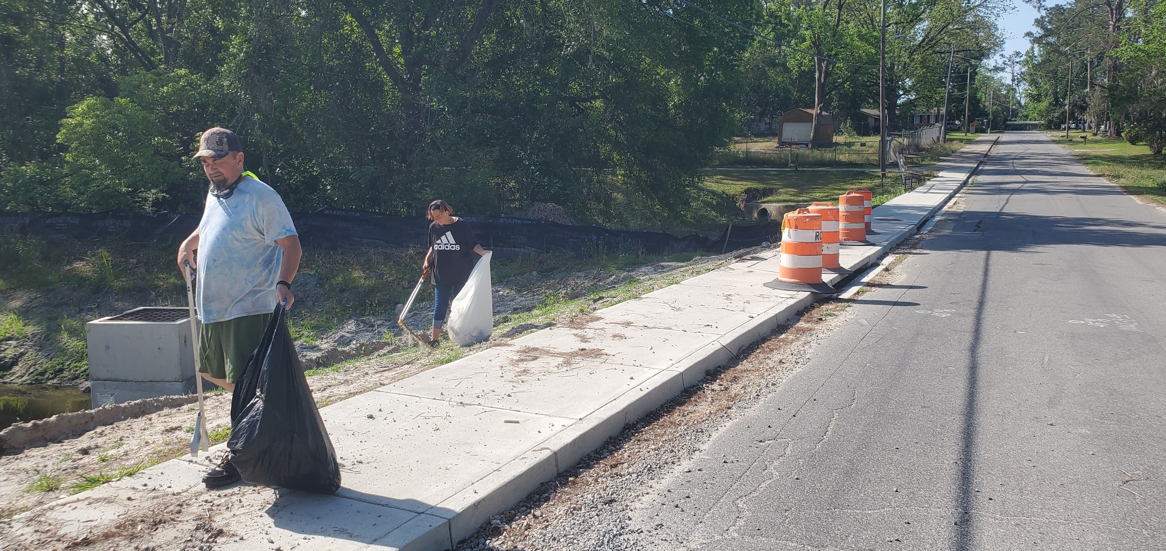 Picking up trash near chimney, 10:06:05, 30.8431863, -83.3010314