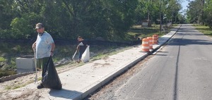 [Picking up trash near chimney, 10:06:05, 30.8431863, -83.3010314]
