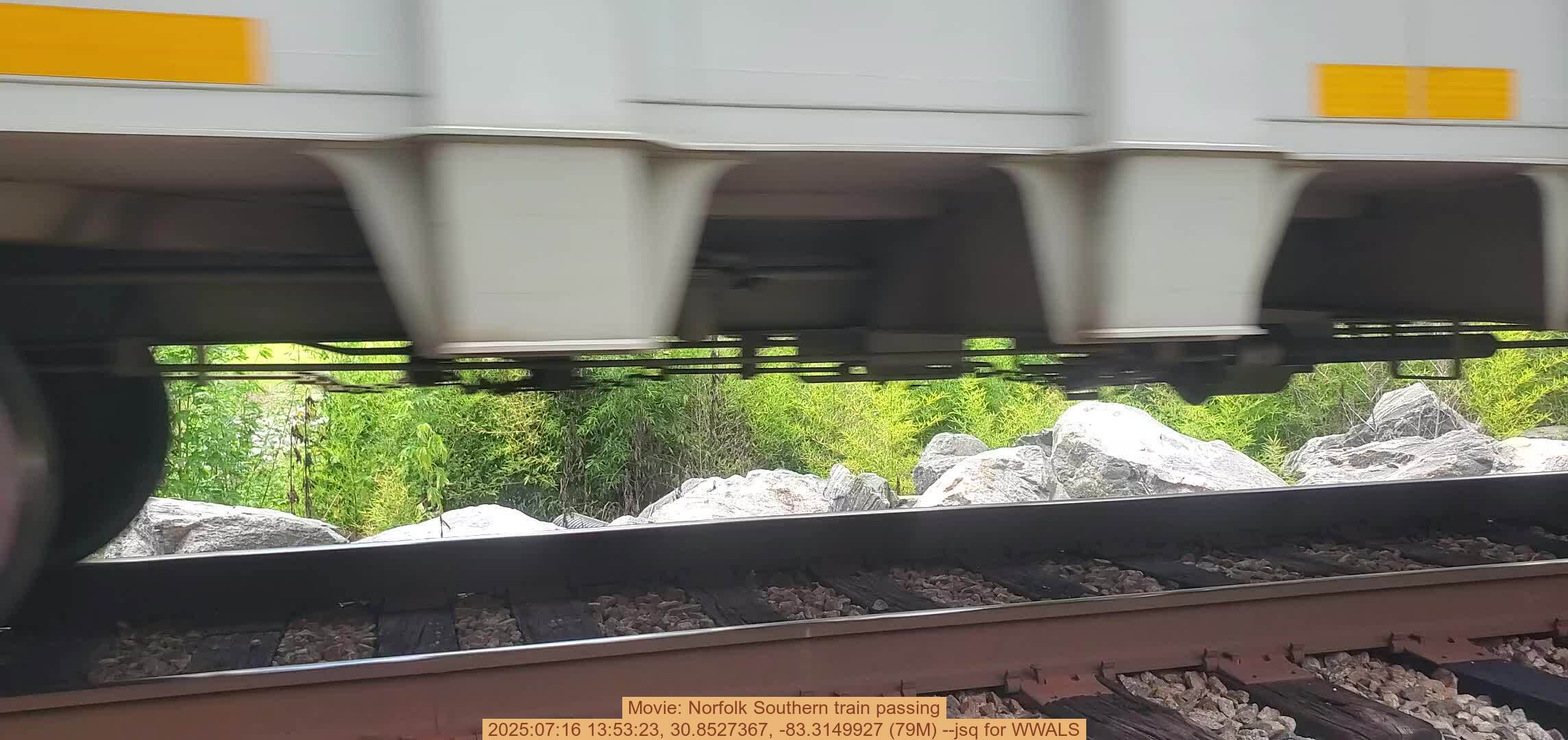 Movie: Norfolk Southern train passing, 2025:07:16 13:53:23, 30.8527367, -83.3149927 (79M) --jsq for WWALS