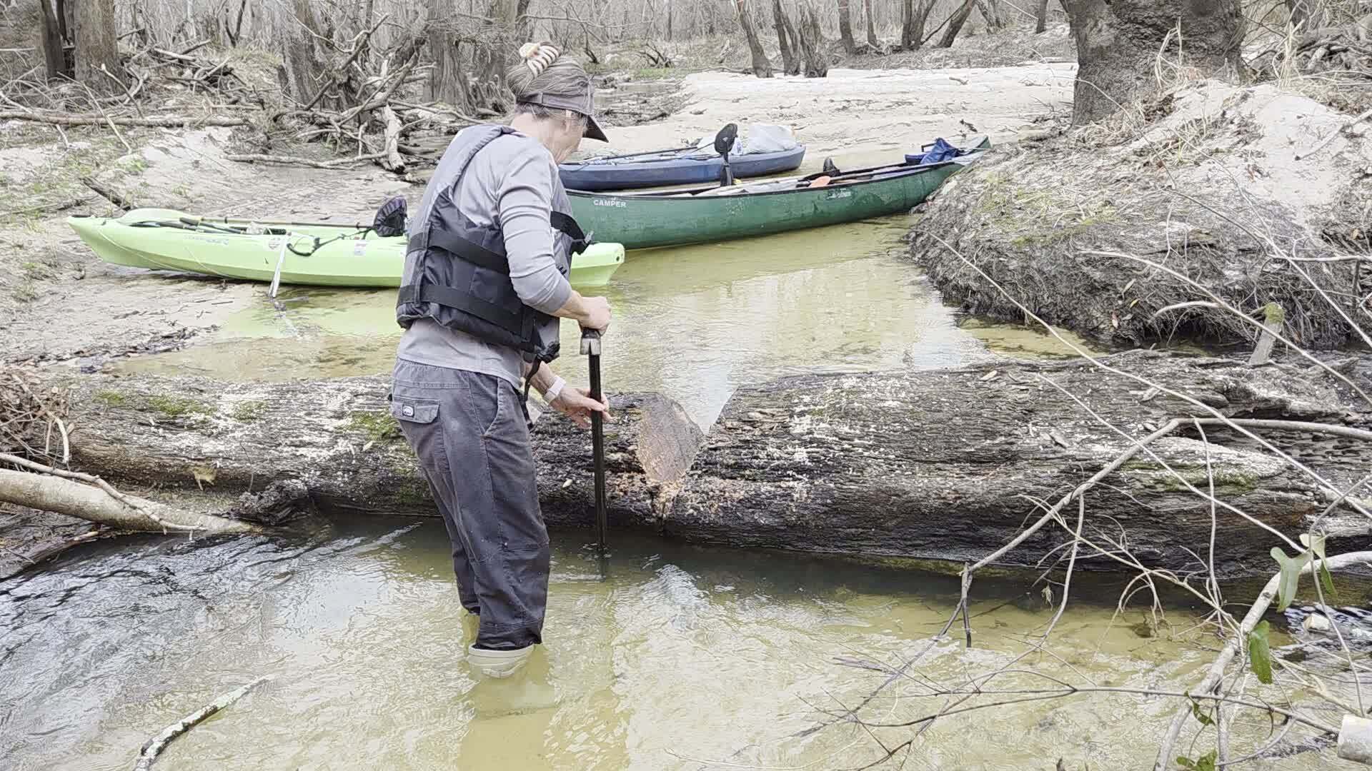 Movie: Tish tries the bull bar, 2026:02:14 15:59:47, 30.8639055, -83.3210292 (12M)