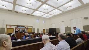 [Movie: Patrick Atwater, 400 acres of hunting land on Irwin County side of the Alapaha River, said buy property that's already zoned. (81M)]