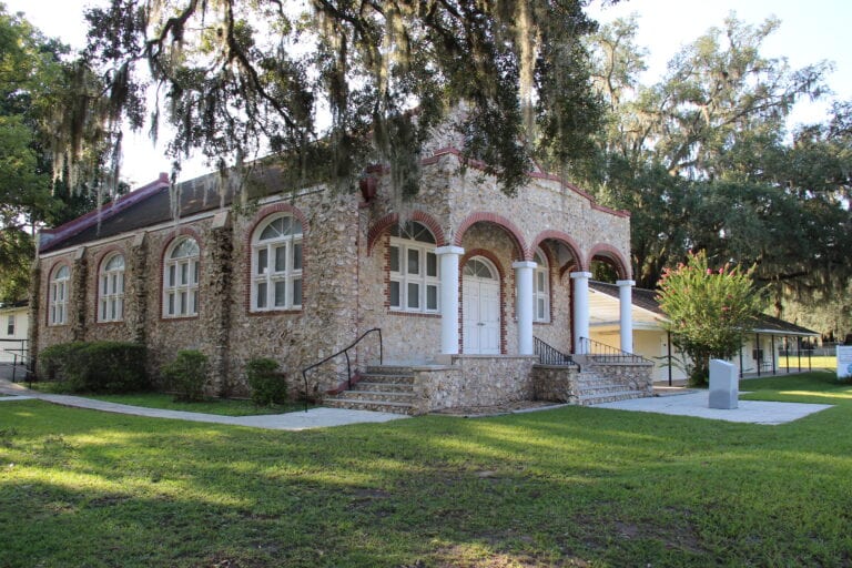 Gilchrist County Courthouse
