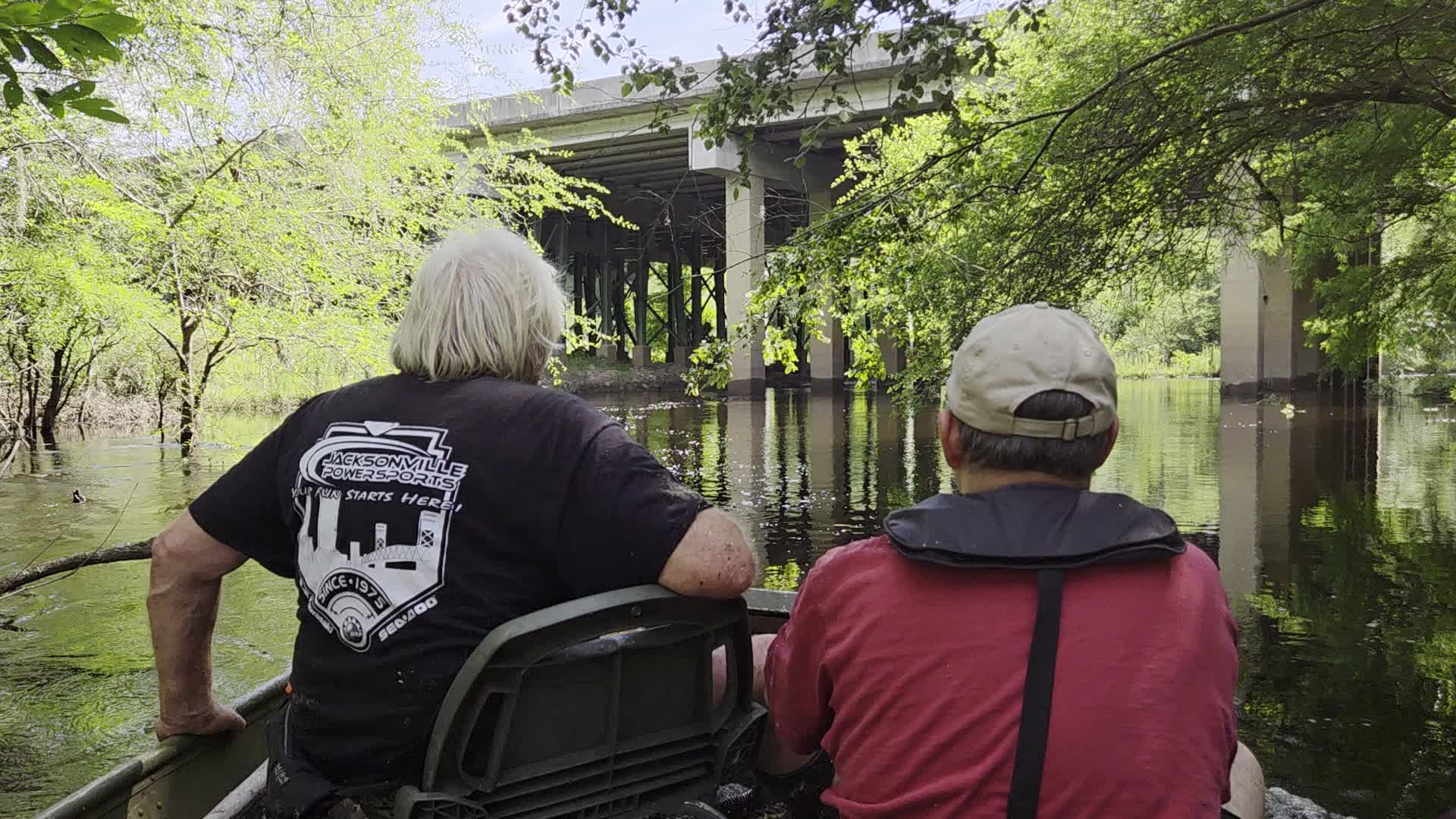 Movie: Only one big deadfall up to I-75 Bridge at this level, 2026:06:07 10:46:38, 30.8546396, -83.3351372 (17M)