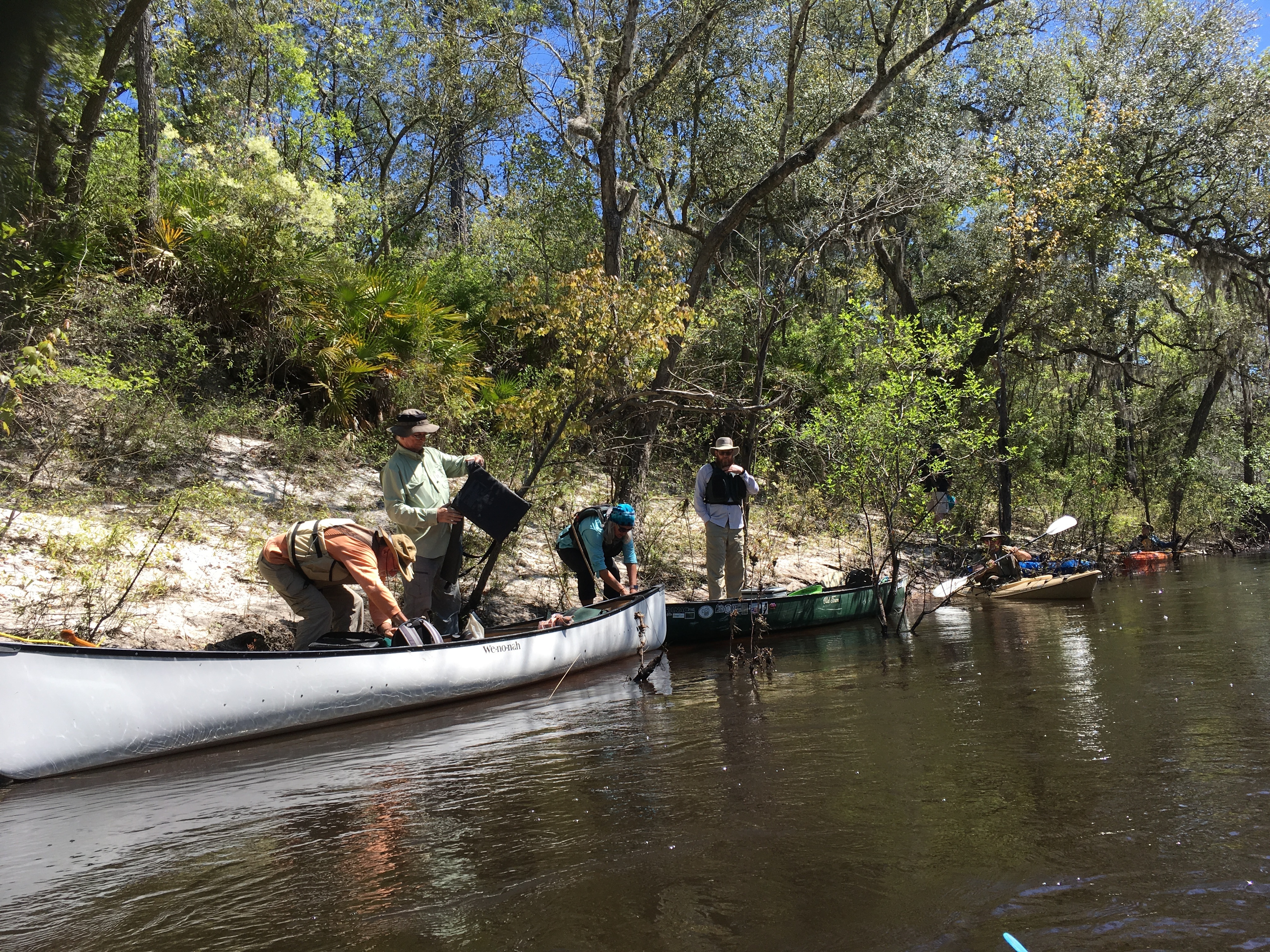 Canoes and kayaks, 13:00:10, 30.7477472, -83.0392833