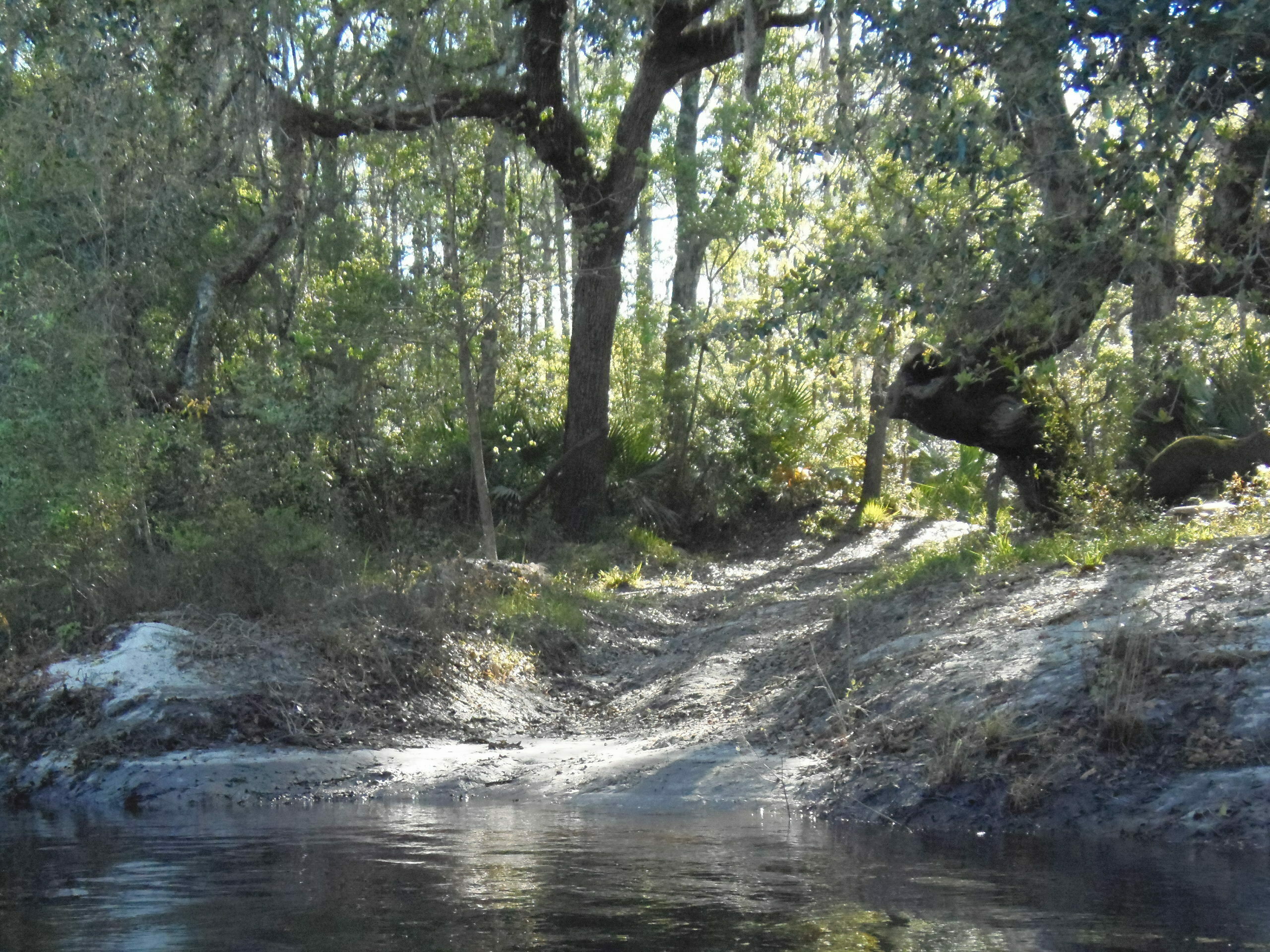 Sandy road to river, 09:15:22