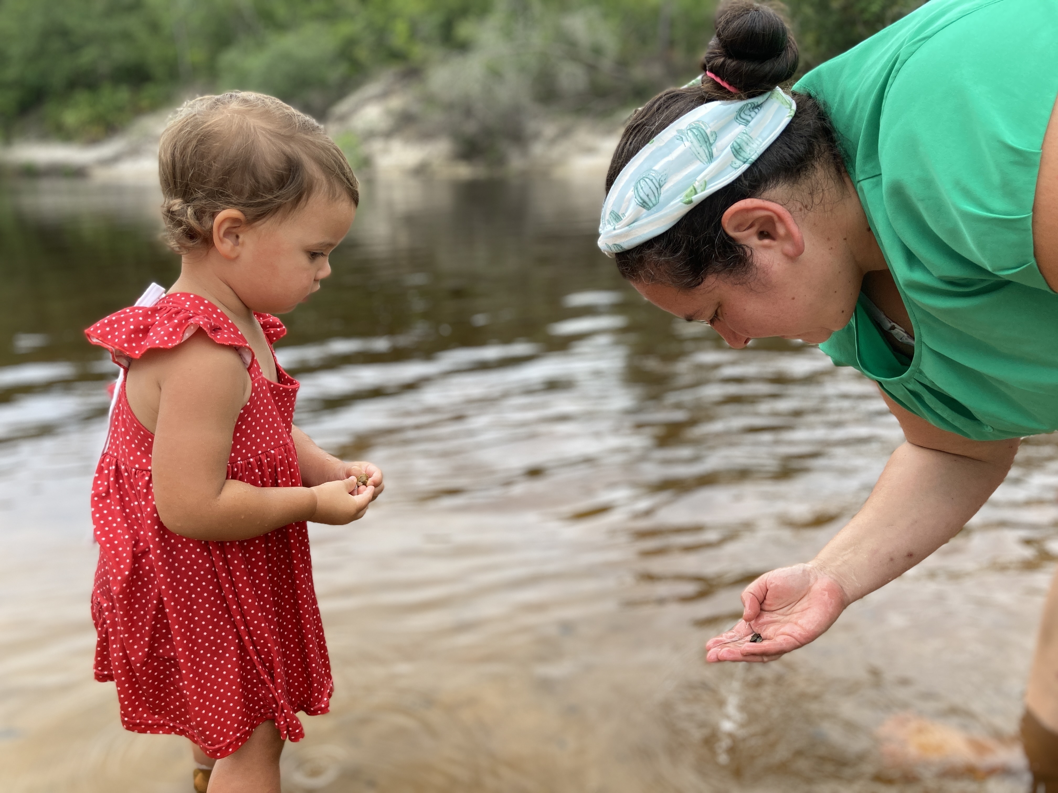 Lindsey finds a mussel