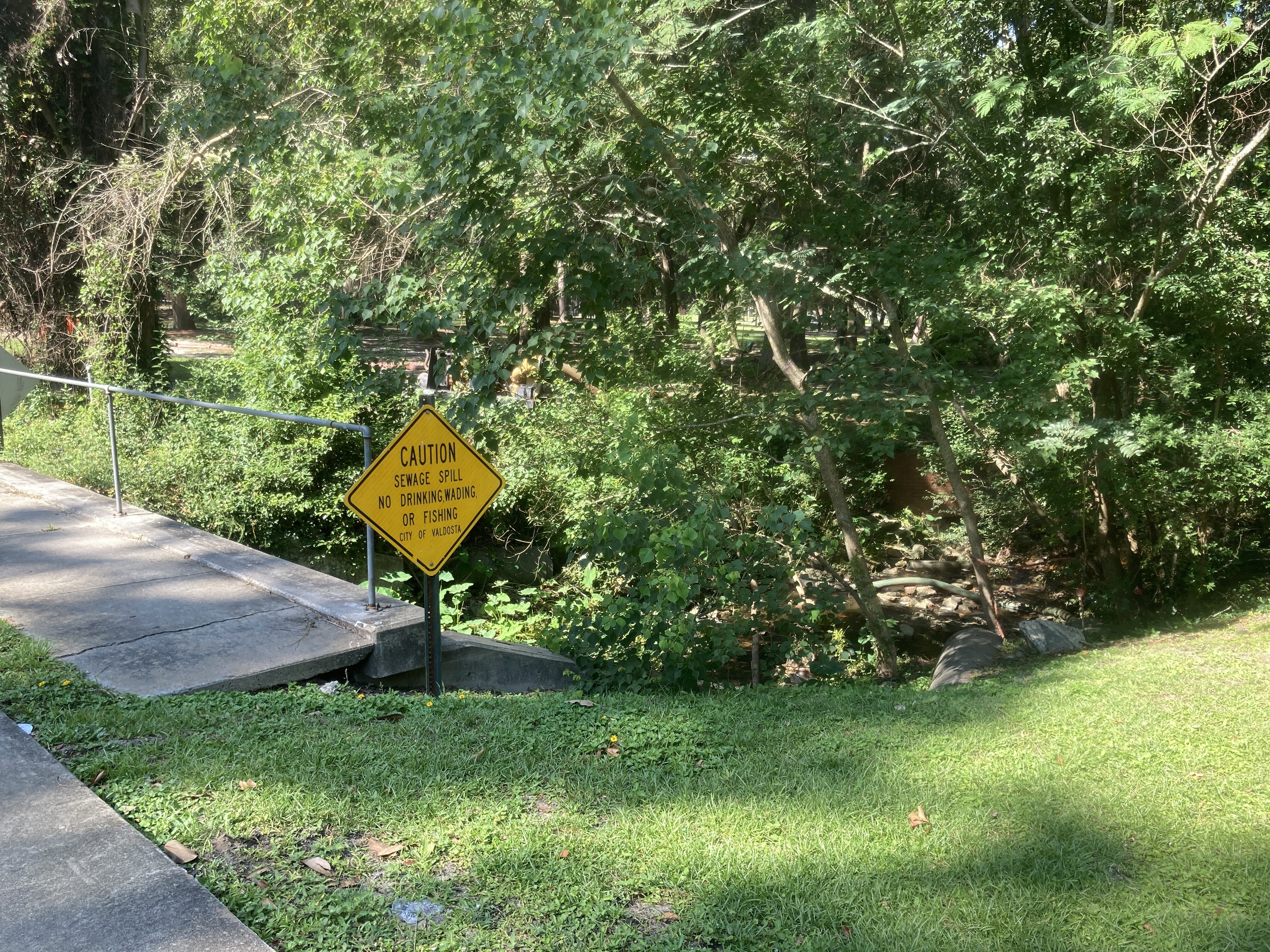 Sewage Spill sign, One Mile Branch, 1413 Williams Street, southbound, 30.847616, -83.283692