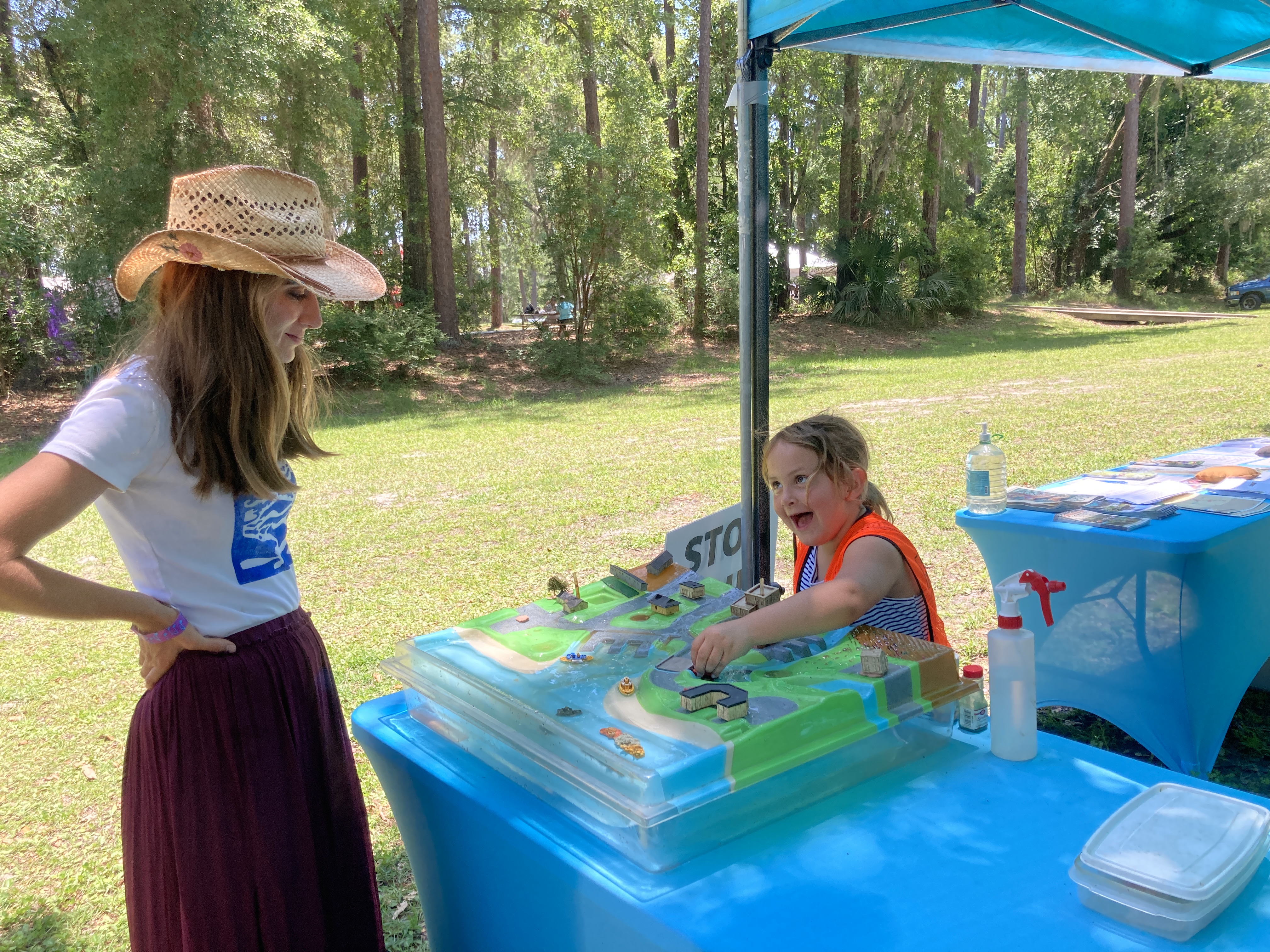 Hailey Hall visits Elleanor Williams at the EnviroScape